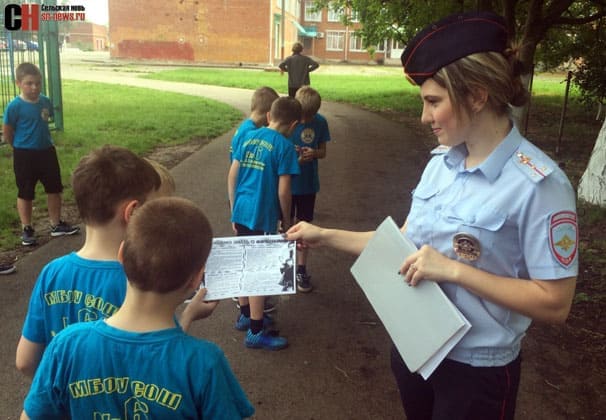 Усть-Лабинские полицейские проводят акцию «Зарядка со стражем порядка»