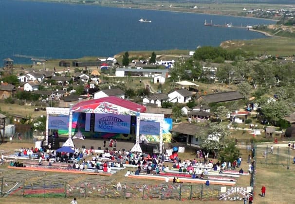 Поддерживая традиции