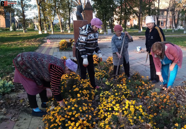 Субботник на Аллее Славы