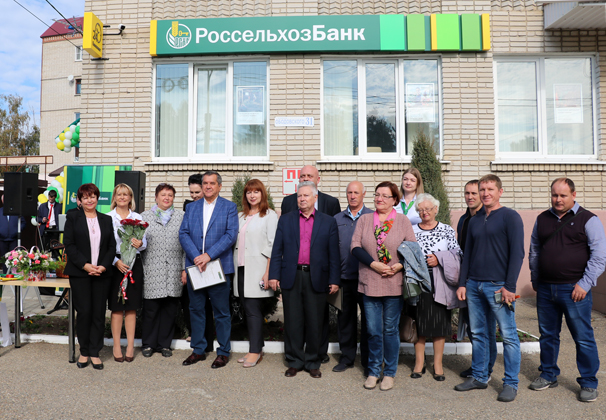 В Усть-Лабинске после реновации торжественно открылся офис продаж Россельхозбанка