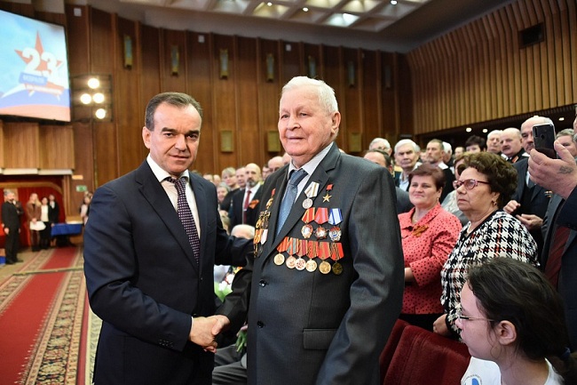 Вениамин Кондратьев назвал День защитника Отечества праздником, объединяющим разные поколения и эпохи