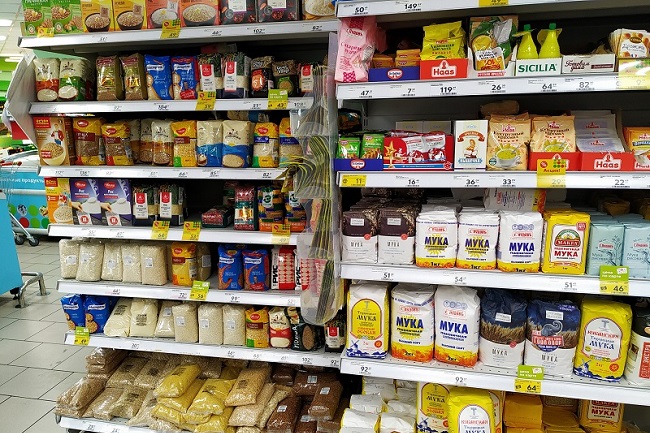 На складах магазинов Кубани запасено продуктов минимум до июня