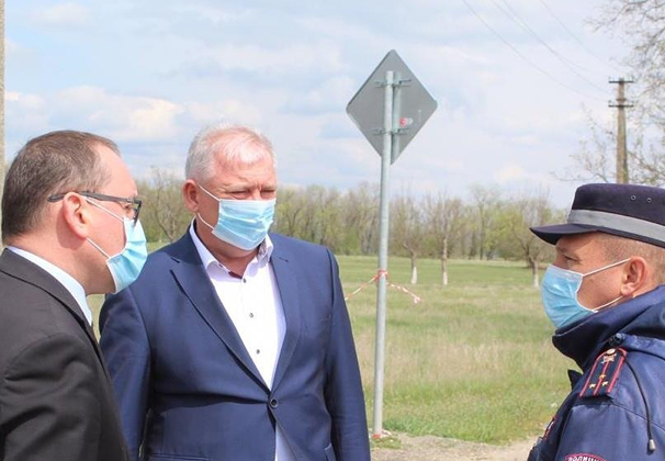 Вице-губернатор Анатолий Вороновский побывал в Успенском районе. Там он проверил, как отлажена работа  контрольно-пропускных пунктов