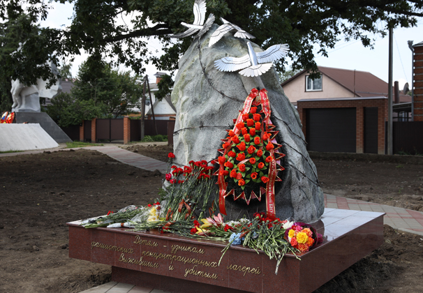 Фонд «Вольное Дело» установил в Усть-Лабинске памятник детям – узникам концлагерей