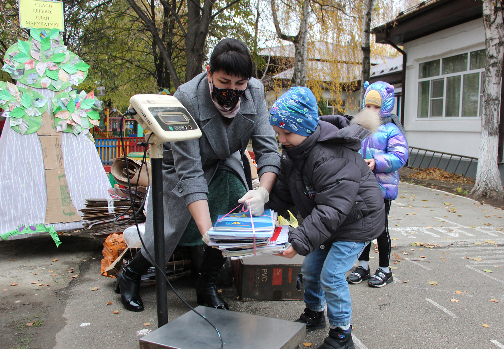 Зачем сдавать макулатуру <br>в районе знают даже дошколята