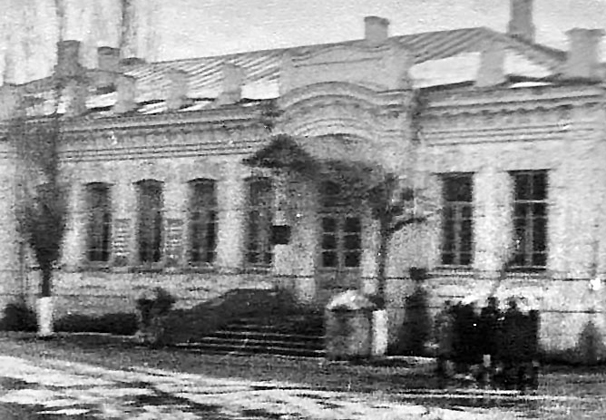 Рассказываем, кто стоял у истоков появления Усть-Лабинского педучилища и что предшествовало его открытию