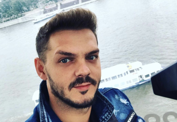 Усть-лабинский дизайнер создает сценические образы и декорации сотрудникам РДК