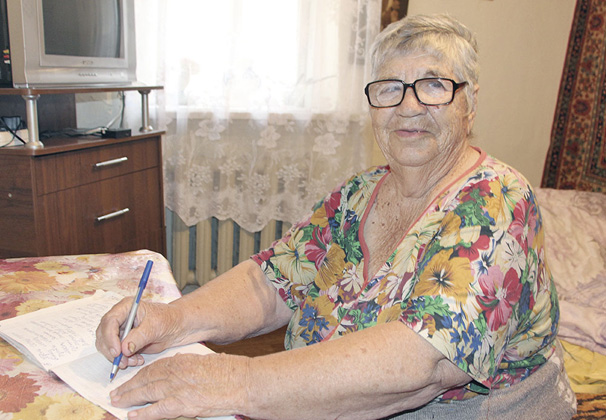 90-летняя устьлабинка Зинаида Евтюшина пишет стихи на злобу дня. Однажды сатира чуть не стоила ей работы