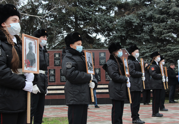 Устьлабинцы привезли лампаду с огнем памяти, зажженным в Новороссийске