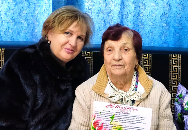 Труженицам тыла в честь Международного женского дня вручили продуктовые наборы
