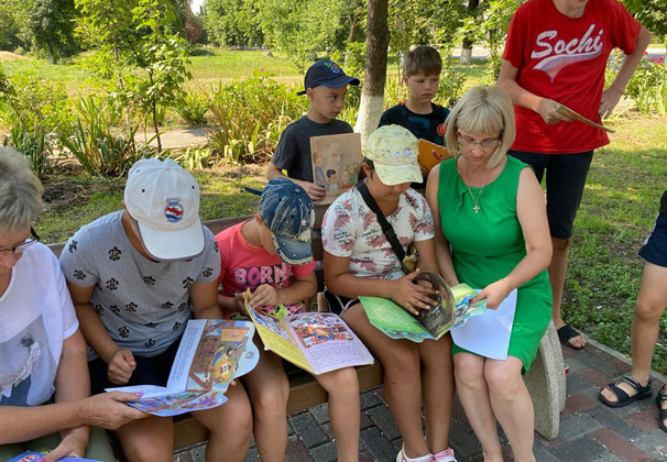 Как специалисты Кирпильской сельской библиотеки привлекают юных читателей во время каникул