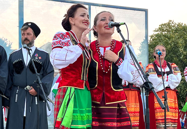 В Усть-Лабинске прошел ХI открытый городской фестиваль-конкурс народной и казачьей песни «Гуляй, казак!»