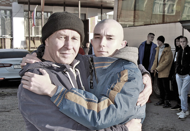 24 жителя Усть-Лабинского района во вторник отправились на срочную службу в армию