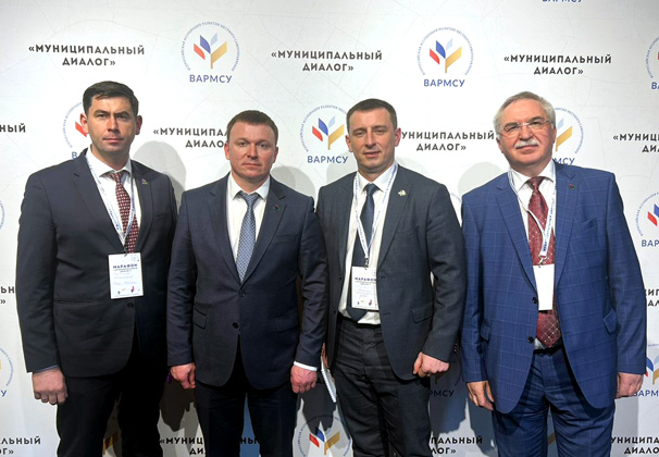 Главы российских территорий обсудили эффективные  инструменты управления и помощь бойцам в зоне СВО