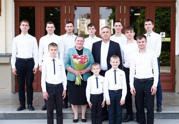 Впервые в Краснодарском крае жительница Усть-Лабинского района удостоена ордена «Мать-героиня»