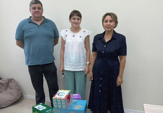 Сотрудники Центральной районной библиотеки приняли участие в сборе гуманитарной помощи для жителей Курской области