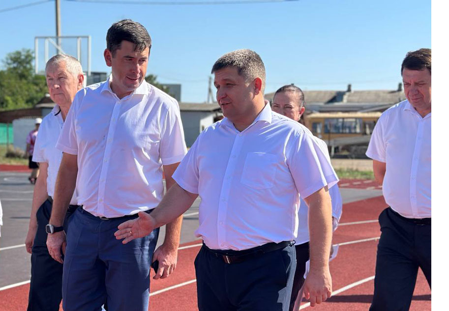 Спортивные объекты Усть-Лабинского района осмотрел Александр Власов