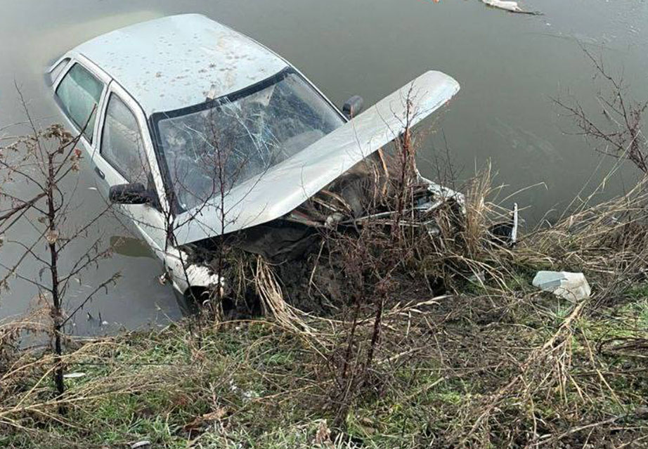 Одно из самых резонансных за эти дни ДТП произошло в Усть-Лабинске на территории рядом с озером Копытце