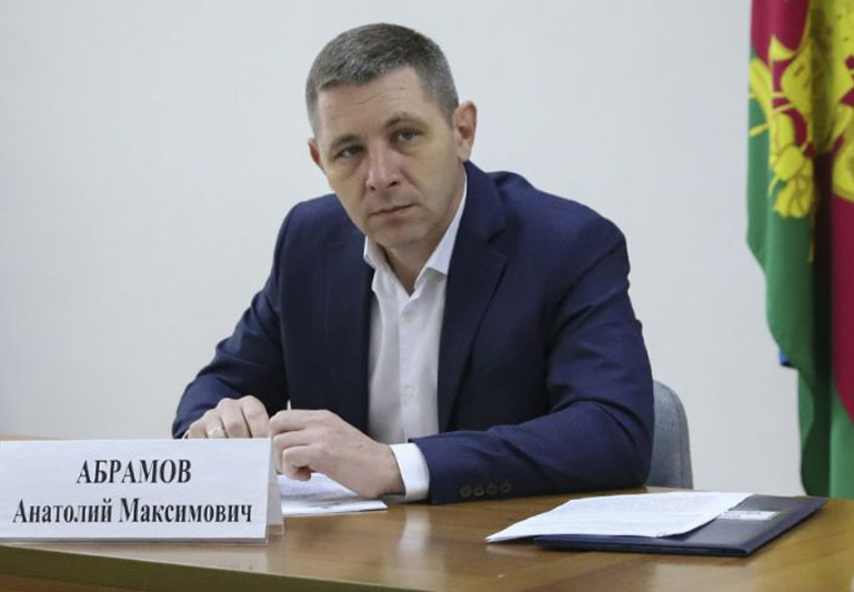 Заместитель главы района Анатолий Абрамов вместе с профильными специалистами провел прием граждан