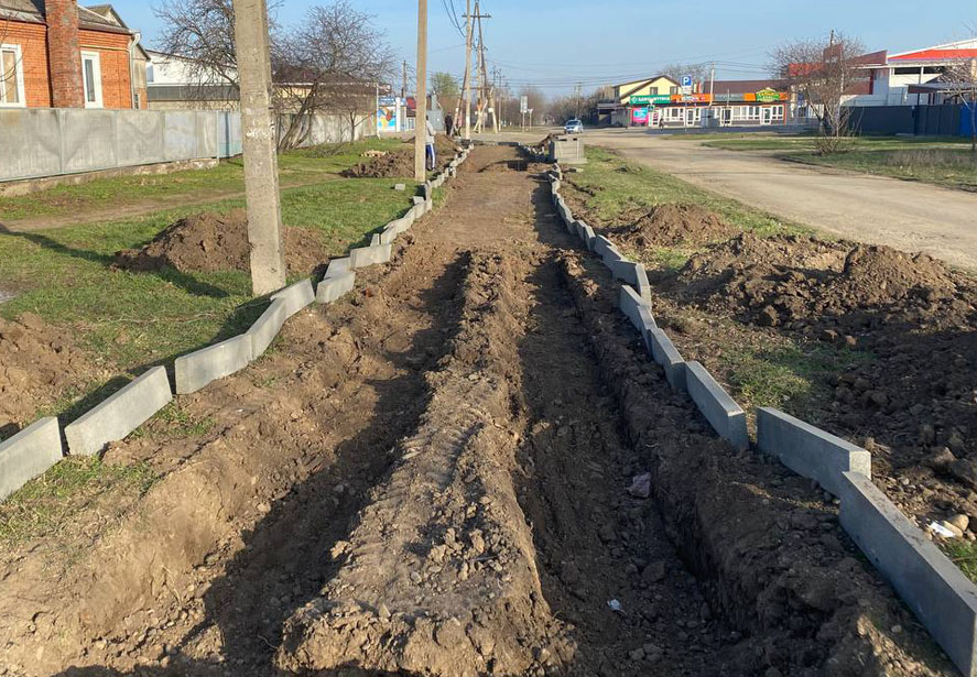 В поселениях района приступили к обустройству пешеходных дорожек