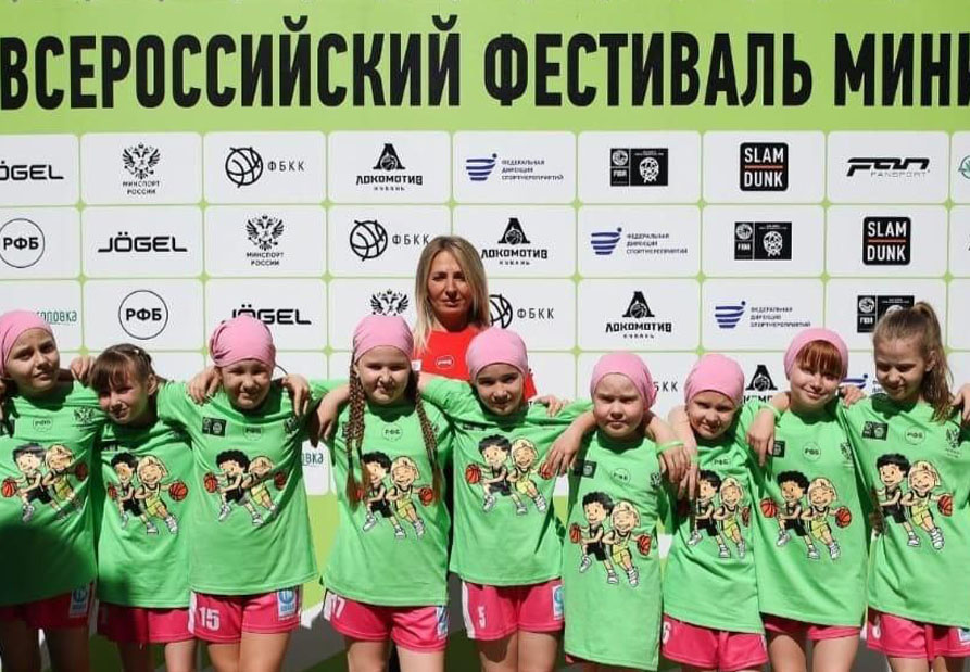 Подрастающее поколение баскетболисток спортшколы «Виктория» уже окрестили золотым