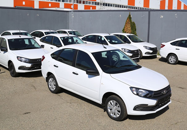 11 новых автомобилей передало Отделение СФР по Краснодарскому краю жителям Кубани, пострадавшим на производстве