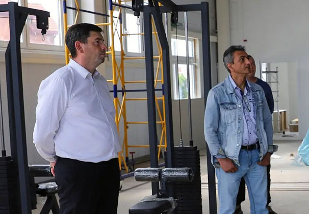 Глава района Станислав Гайнюченко проверил ход строительства важных объектов в Усть-Лабинске