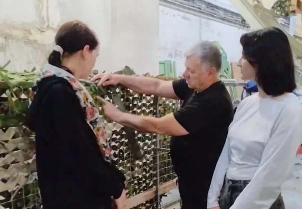 Студенты Усть-Лабинского социально-педагогического колледжа побывали в пункте плетения маскировочных сетей при городском храме преподобного Сергия Радонежского