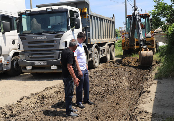 В Усть-Лабинске приступили к ремонту тротуаров и дорожного полотна на нескольких улицах