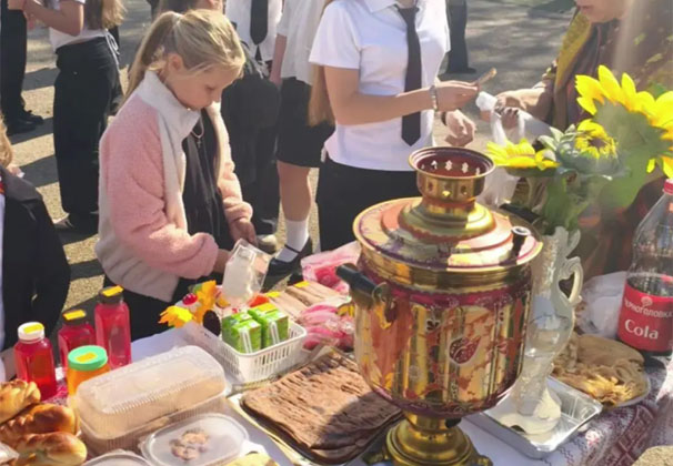 В школе № 3 Усть-Лабинска казачьи традиции и добрые дела объединили учеников, родителей и педагогов